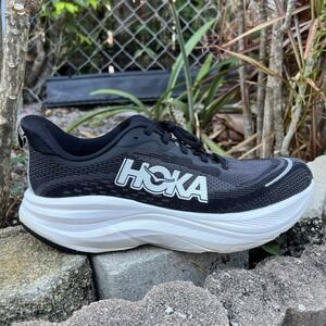 Hoka One One Skyflow Mens Size 10D Black Athletic Running Sneakers 1155111 BWHT